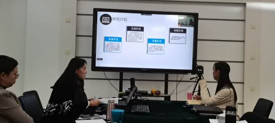 男人和女人在厨房里中度可信度描述已自动生成