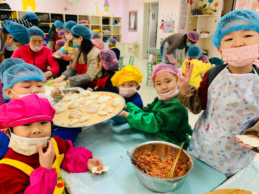 体验“包饺子”活动——豆豆班家长助教活动二 - 多彩的一天 - 杭州市德胜幼儿园